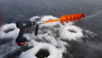 Почему ломает винт шуруповерта ледобура ?